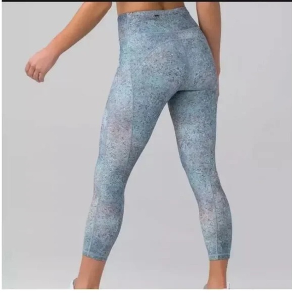 Lululemon Size 12 Wunder Under Luxtreme Speckled blue and pink 7/8 Tight Athlete - Picture 3 of 8
